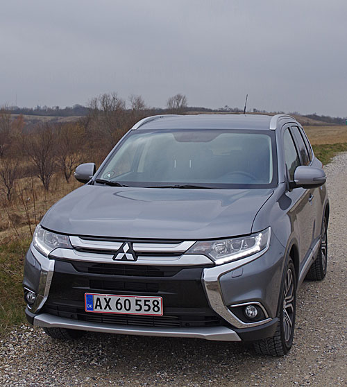 Farmakologi Korrekt Forstyrre Biltest: Mitsubishi Outlander 2,2 DI-D Instyle Aut. 4WD 7 sæder -  Prøvekørsel - Bilanmeldelse - test - anmeldelse - testkørsel - hvilken bil  – online – bil magasin