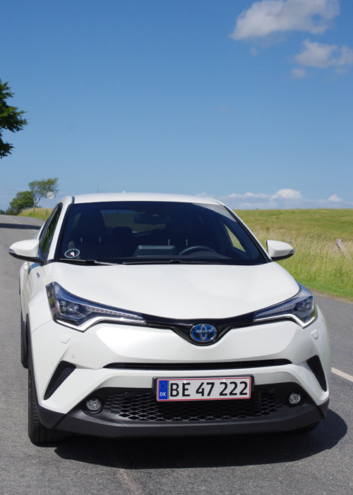 Biltest: Toyota C-HR 1,8 Hybrid C-HIC - Prøvekørsel - Bilanmeldelse - test - anmeldelse - testkørsel - hvilken bil – online bil magasin